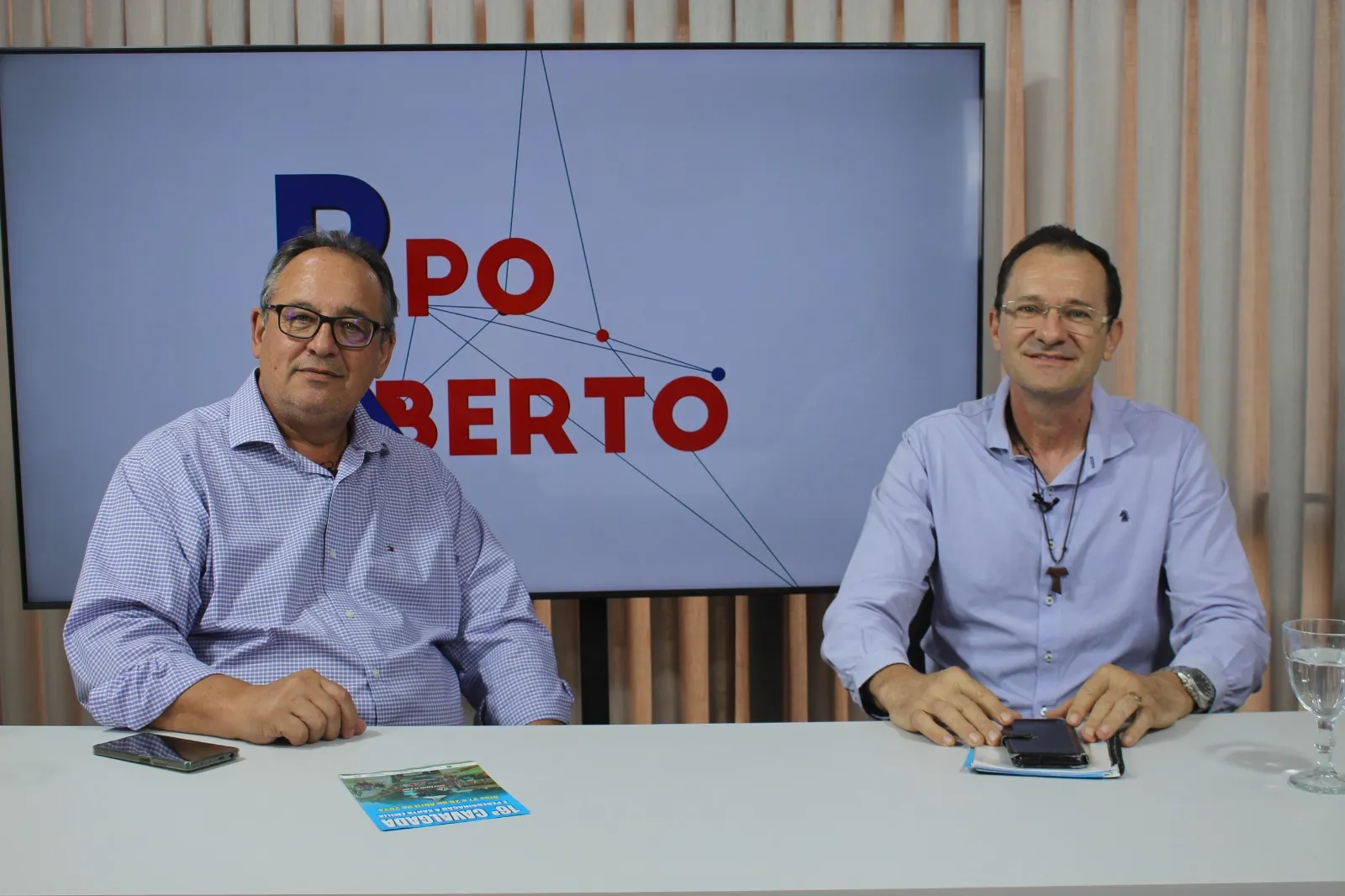 Padre Paulo e Carlos Santin participando do papo aberto do jornal da fronteira