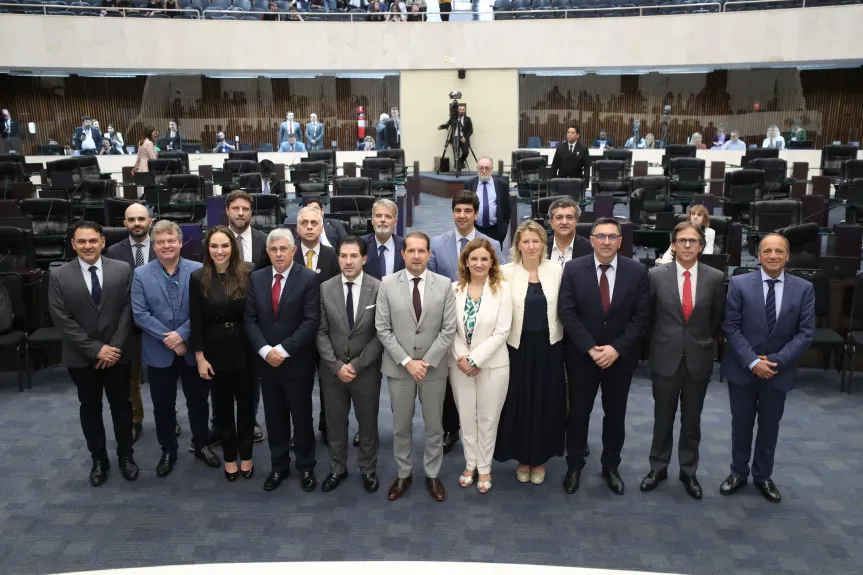 A Assembleia Legislativa do Paraná recebeu na tarde desta terça-feira (16) a visita de uma comitiva de prefeitos e lideranças de Portugal, que representam as cidades da Comunidade Intermunicipal do Cávado (CIM), localizada no Norte do país.