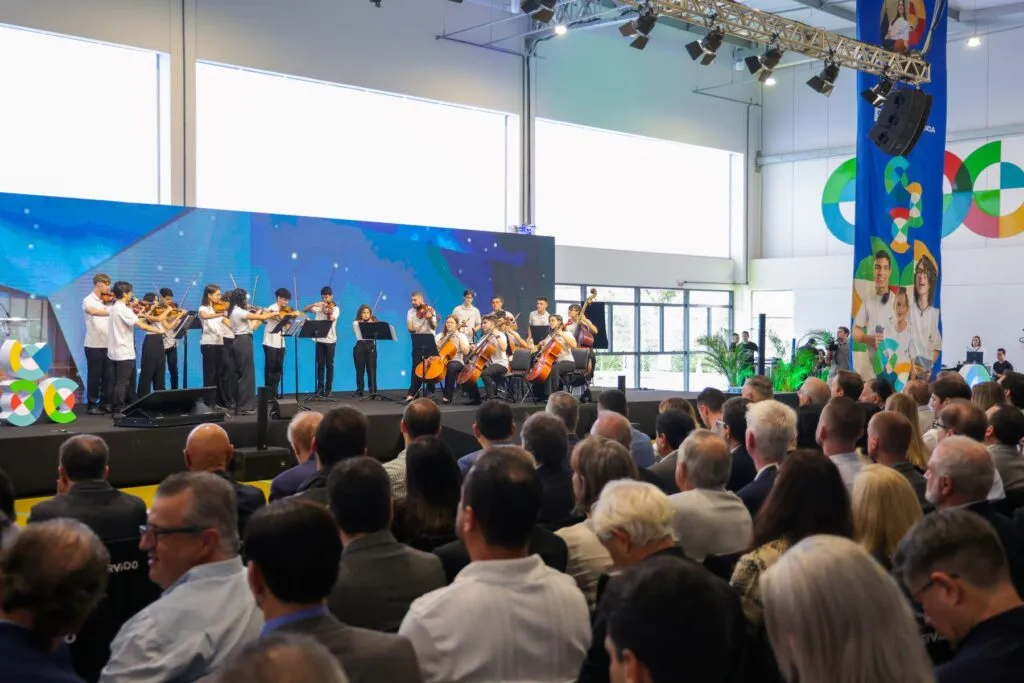 A maior escola do Brasil (Sesi) foi inaugurada.