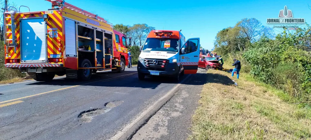 Acidente ocorreu no início da tarde desta quinta-feira, nas proximidades do Novo Porto Seco. Idosos estavam em um VW Gol de São José do Cedro