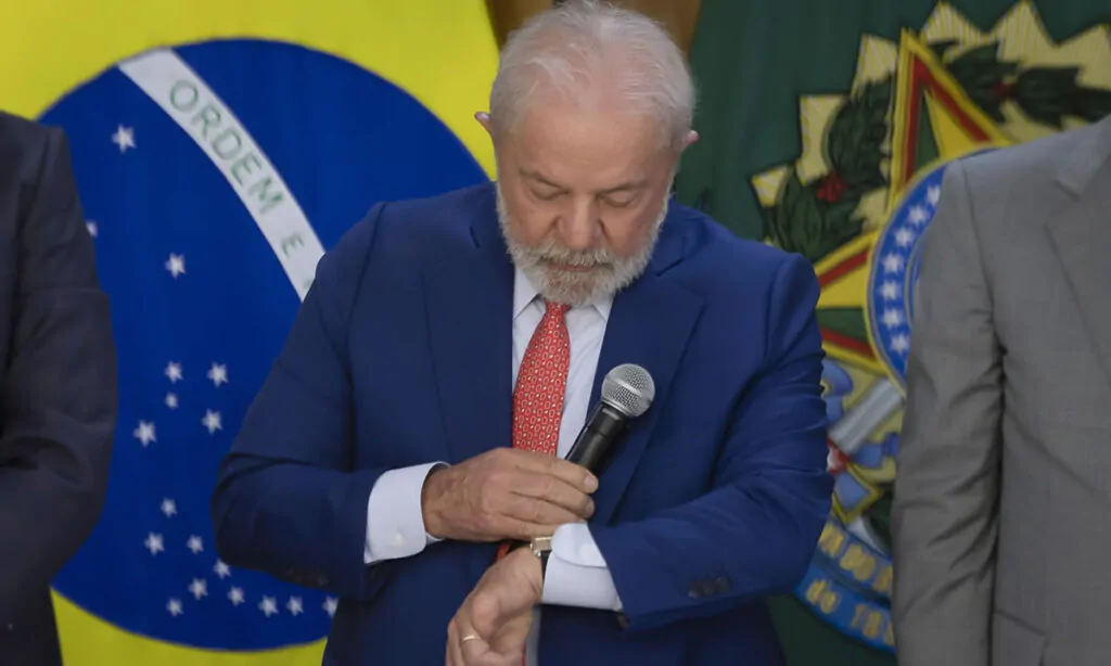 Decisão do TCU, permite que o presidente Lula fique com relógio recebido em 2005, do então presidente francês, Jacques Chirac