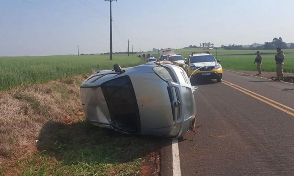 Durante o acidente a jovem foi ejetada do carro e não resistiu