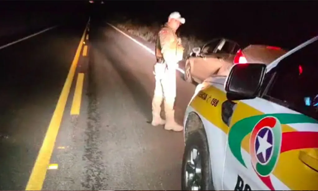 A perseguição ocorreu na SC 480. Além dos 500 quilos de maconha, durante a verificação foi constatado ainda que o veículo era furtado