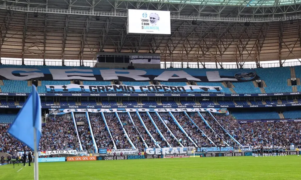 Grêmio abriu dois gols de vantagem com um jogador a menos, mas o time visitante conseguiu marcar três vezes no segundo tempo