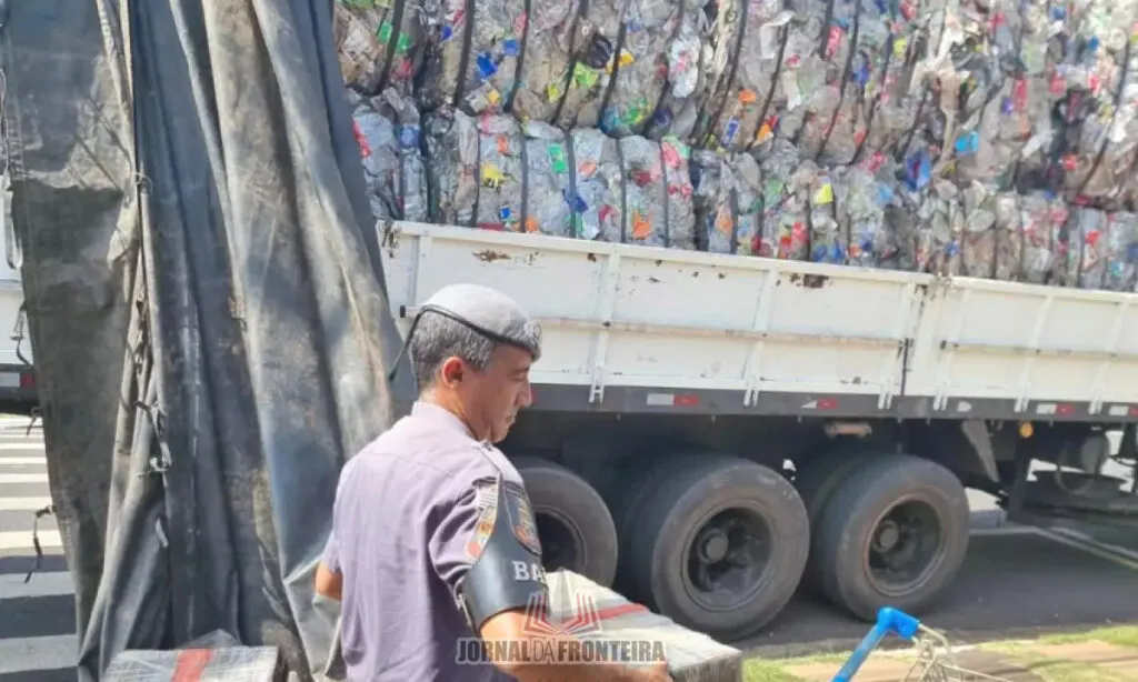 A droga estava escondida numa carga de sucatas. Motorista disse que disse que partiu de Barracão, e levaria o caminhão com a droga para Nova Odessa/SP