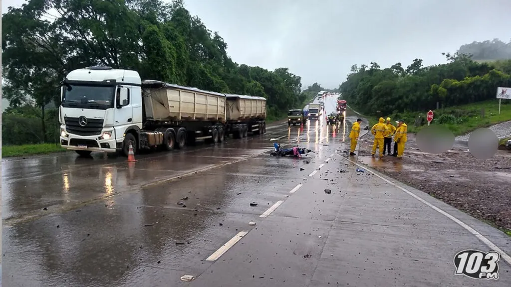 Outras duas pessoas ficaram feridas. Acidente ocorreu na manhã desta sexta-feira, na Linha Guataparema em Guaraciaba