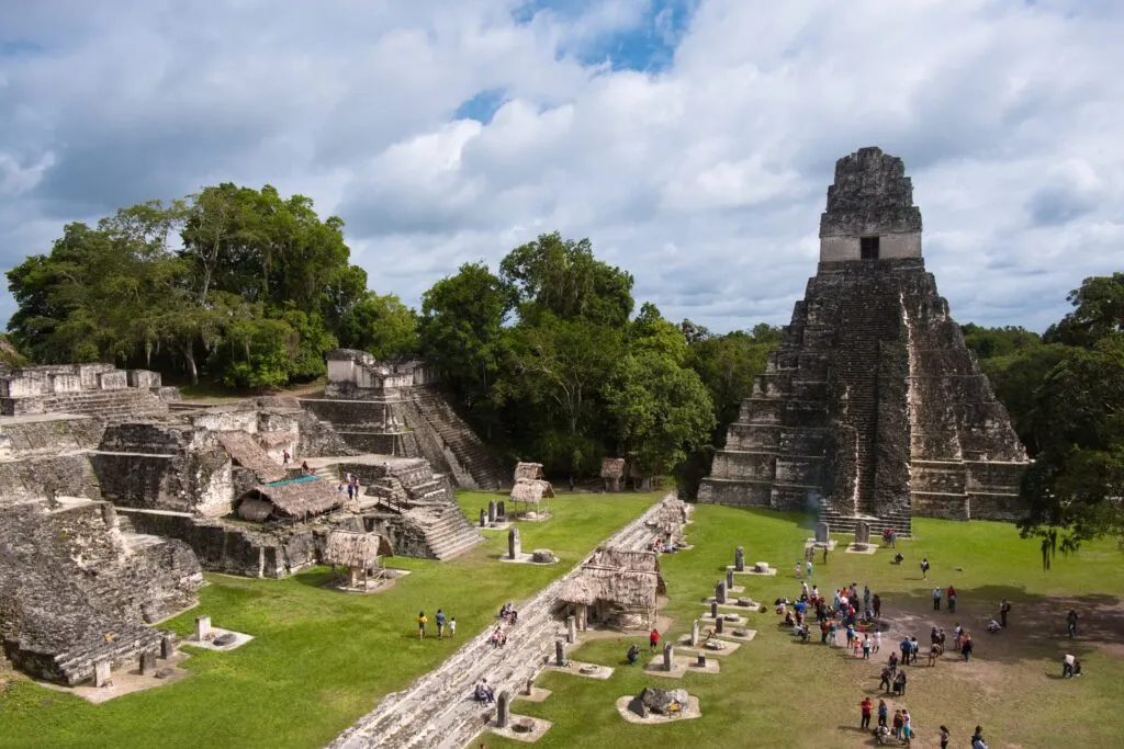 piramide tikal ruinas