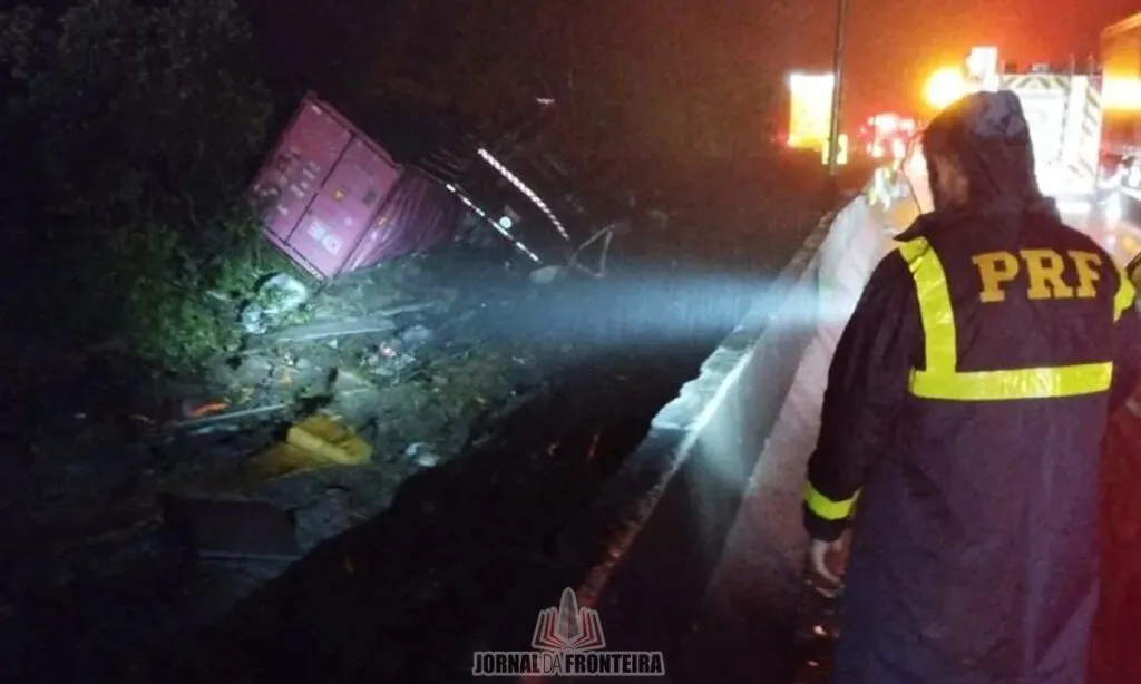 Vítimas de acidente entre Van e carreta ocorreu na BR-376. Atletas eram do RS voltavam de competição de remo em São Paulo