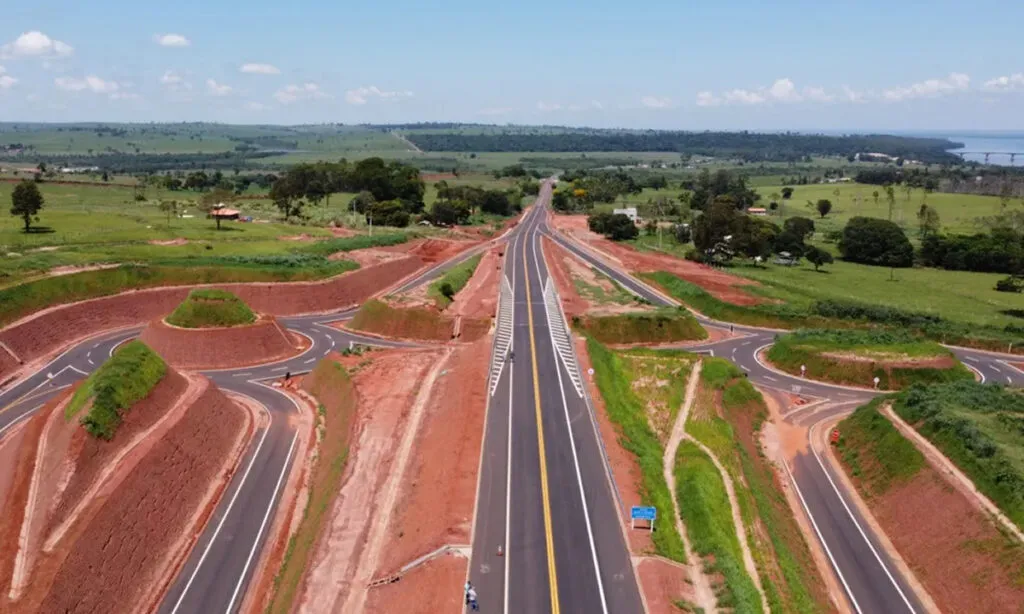 Segundo a investigação, através do esquema, servidores do DNIT investigados aprovaram obras rodoviárias superfaturadas ou com outras irregularidades