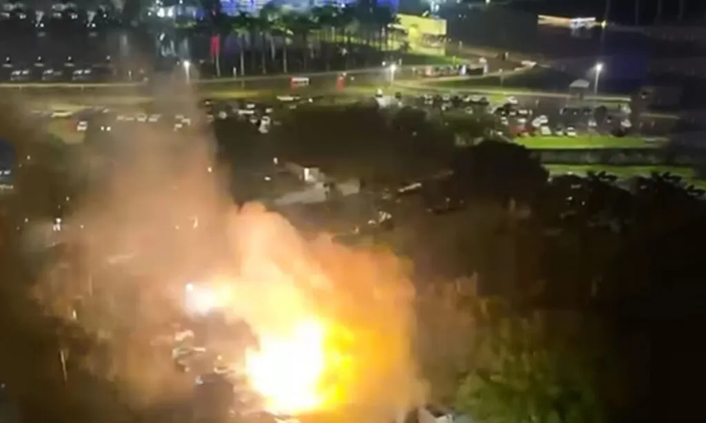 Artefatos foram detonados em um carro no estacionamento do Anexo IV da Câmara dos Deputados e em frente ao STF. Um homem morreu