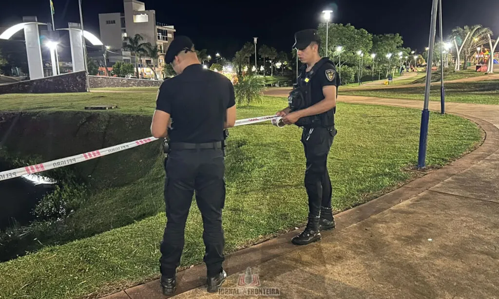 A polícia argentina já teria identificado o suspeito e instaurado um inquérito para apurar os fatos. Populares flagraram o jacaré no Lago Internacional