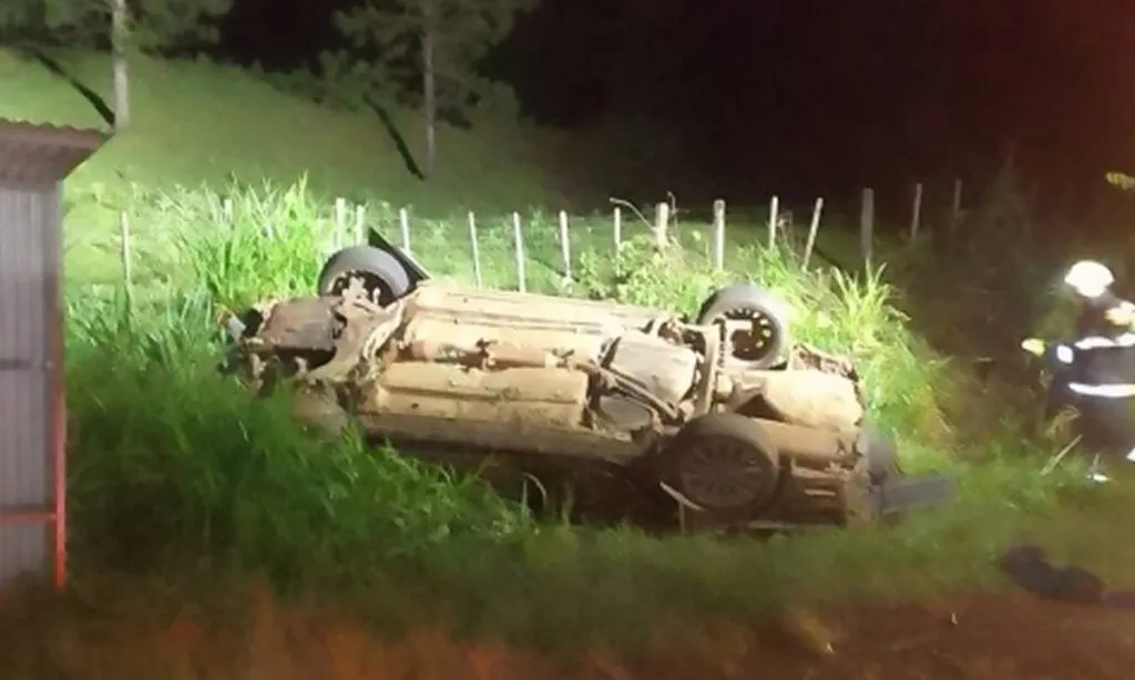 O acidente ocorreu na noite de domingo e envolveu a caminhonete conduzida pelo ex-vereador e um caminhão