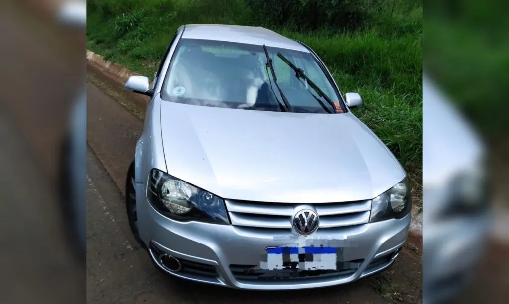 Acidente registrado na tarde deste domingo, envolveu um carro e um caminhão e deixou dois homens feridos