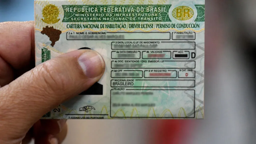 O novo processo de renovação da CNH é feito dentro do Detran de cada Estado; motoristas precisam estar atentos ao novo prazo