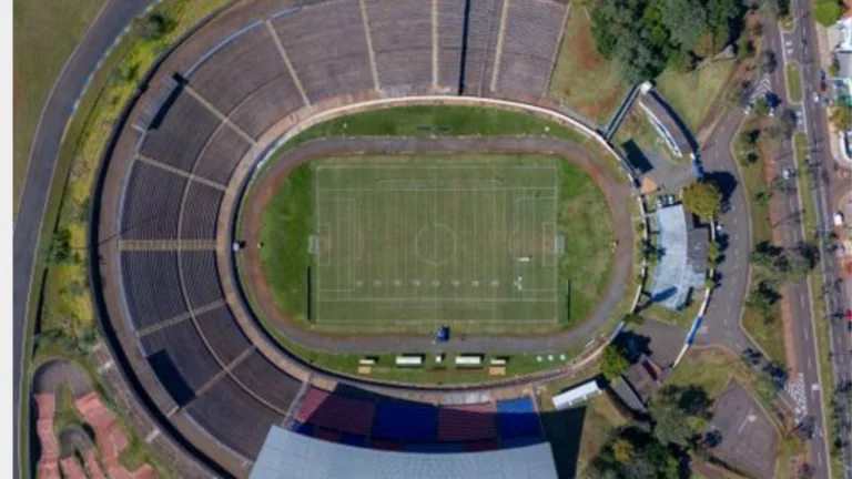 Chapecó renova Arena Condá com novo gramado e iluminação