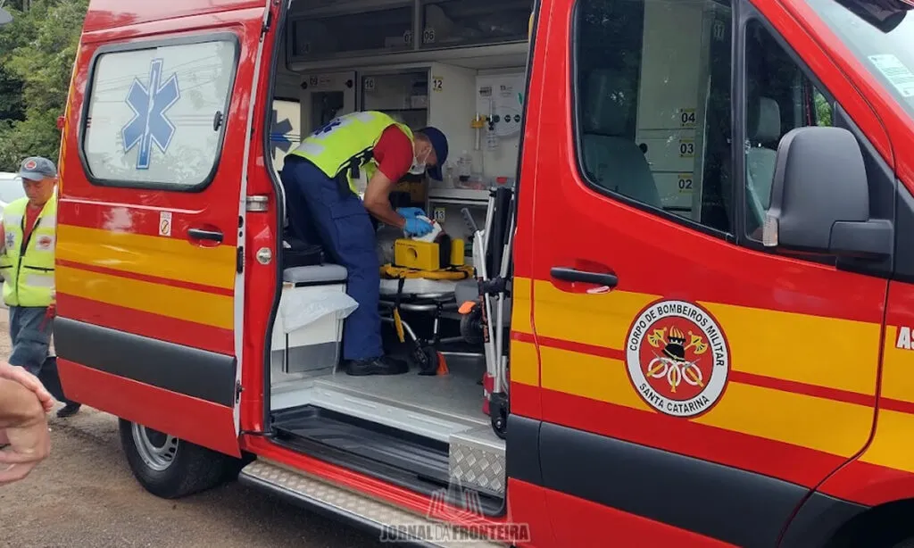 O ciclista de 59 anos foi socorrido pelas equipes do Corpo de Bombeiros