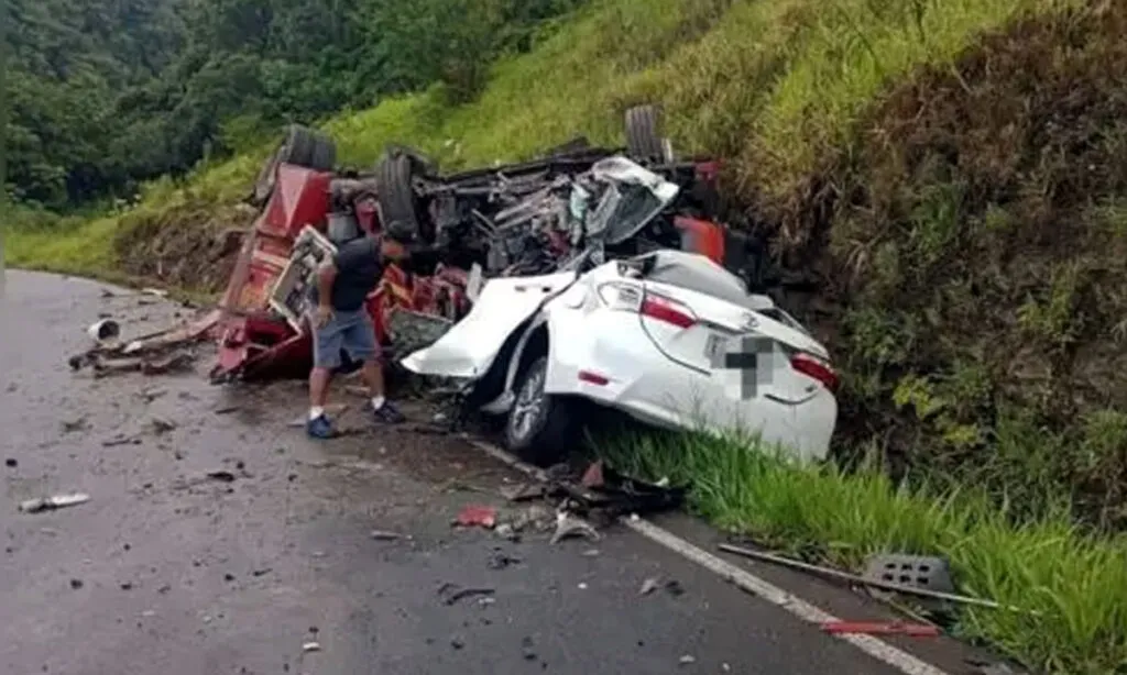 Morte de bombeiros na rota do sol ocorreu após caminhão da corporação capotar e colidir contra carro no Rio Grande do Sul