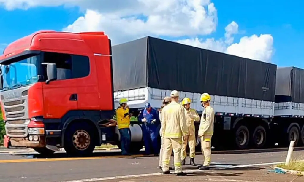 Acidente ocorreu na tarde desta segunda-feira, no Trevo de acesso à Salgado Filho