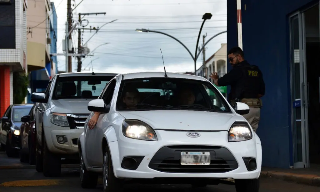 A fiscalização está focada na cobrança de débitos de veículos estrangeiros multados no Brasil