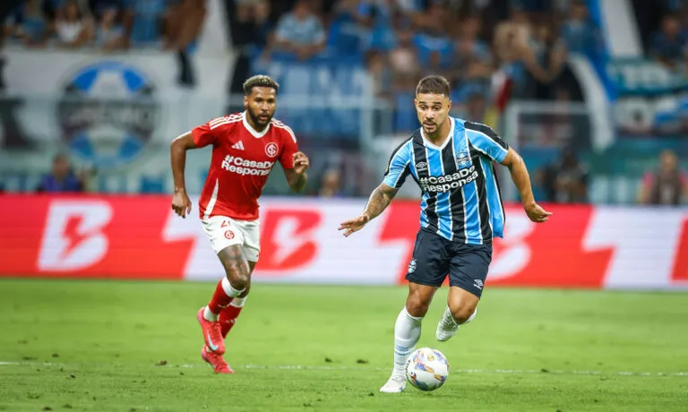 Com dois gols em 2 minutos, Gre-Nal termina empatado na Arena