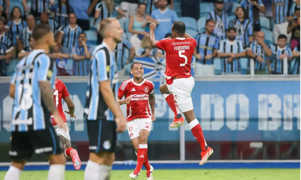 Gre-Nal da sexta rodada do Gauchão, ficou tudo igual na Arena. Foram dois gols em dois minutos