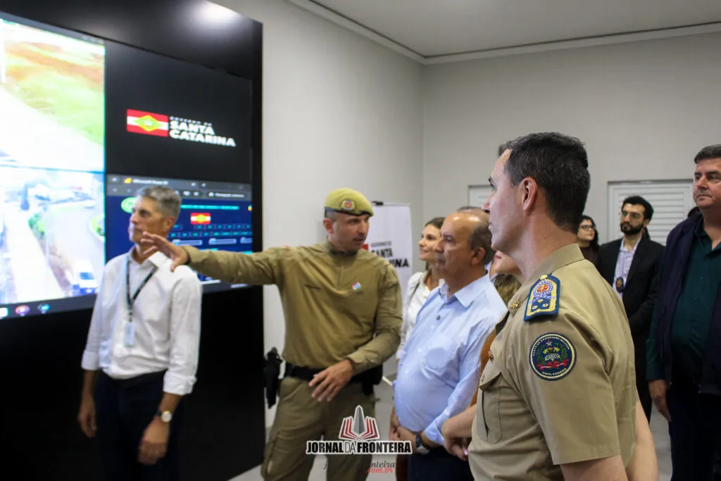 O Centro Integrado de Comando e Controle permitirá operações integradas com forças policiais do Paraná e da Argentina, reforçando a segurança na região de fronteira.