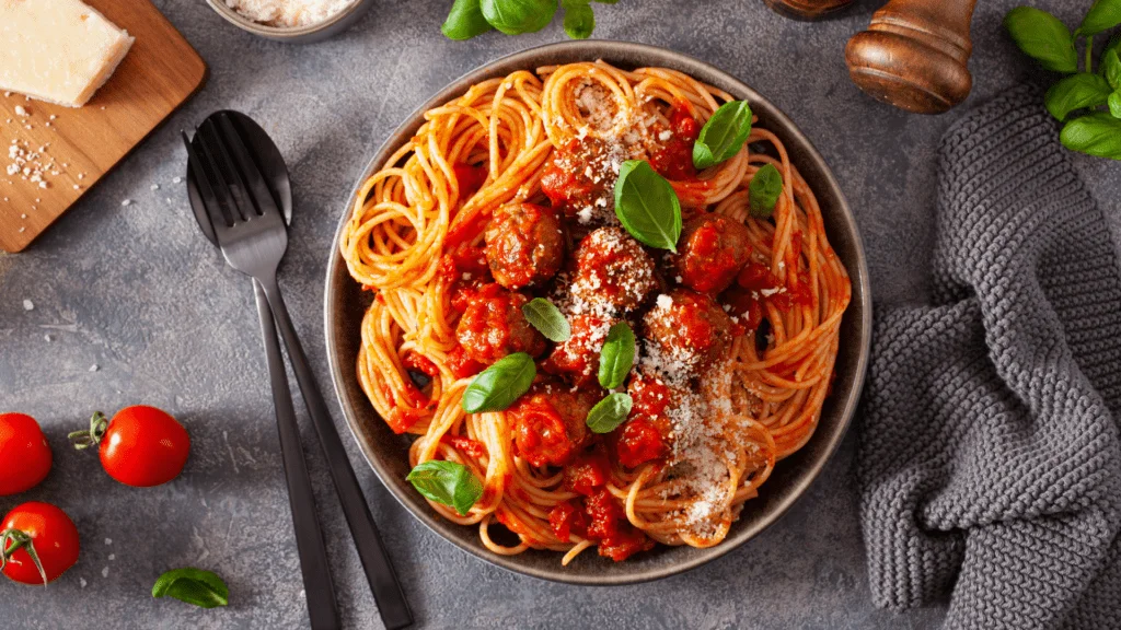 Macarrão com almôndegas: Receita clássica e saborosa para todos os momentos 9 almôndegas