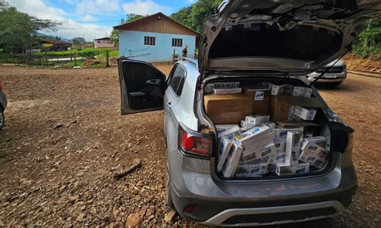 Polícia Federal prende dois homens por contrabando de cigarros