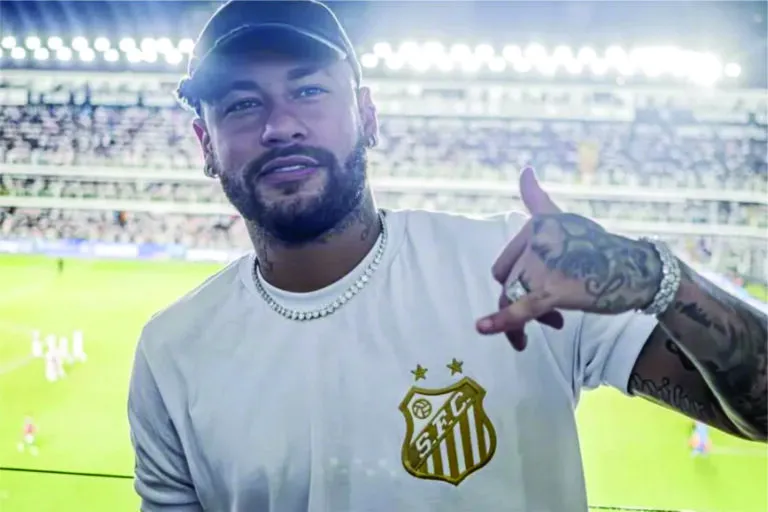 Volta de Neymar ao Santos aquece os corações e as finanças do clube paulista