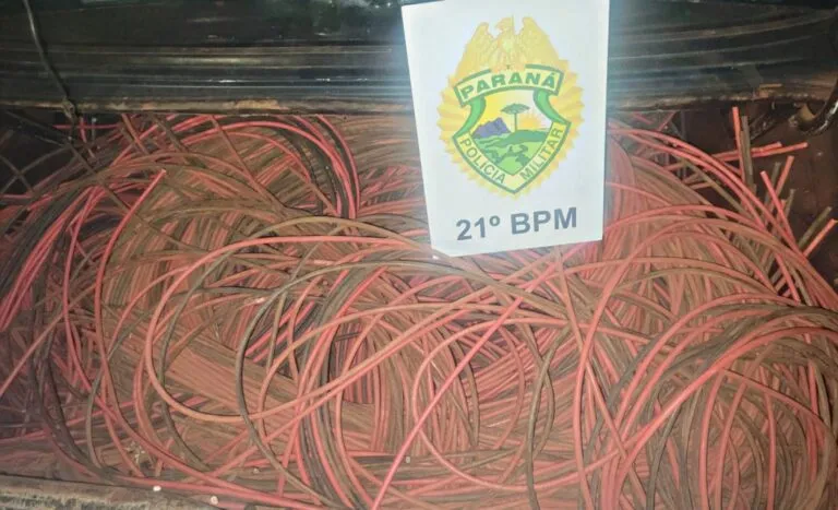 PM prende ladrões que furtaram 200 kg de fios de cobre de usina solar de Santo Antonio do Sudoeste