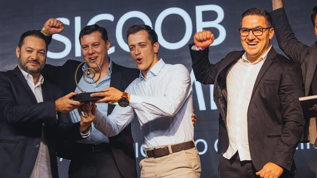 Agência Sicoob de Dionísio Cerqueira conquista 1º lugar em serviços financeiros