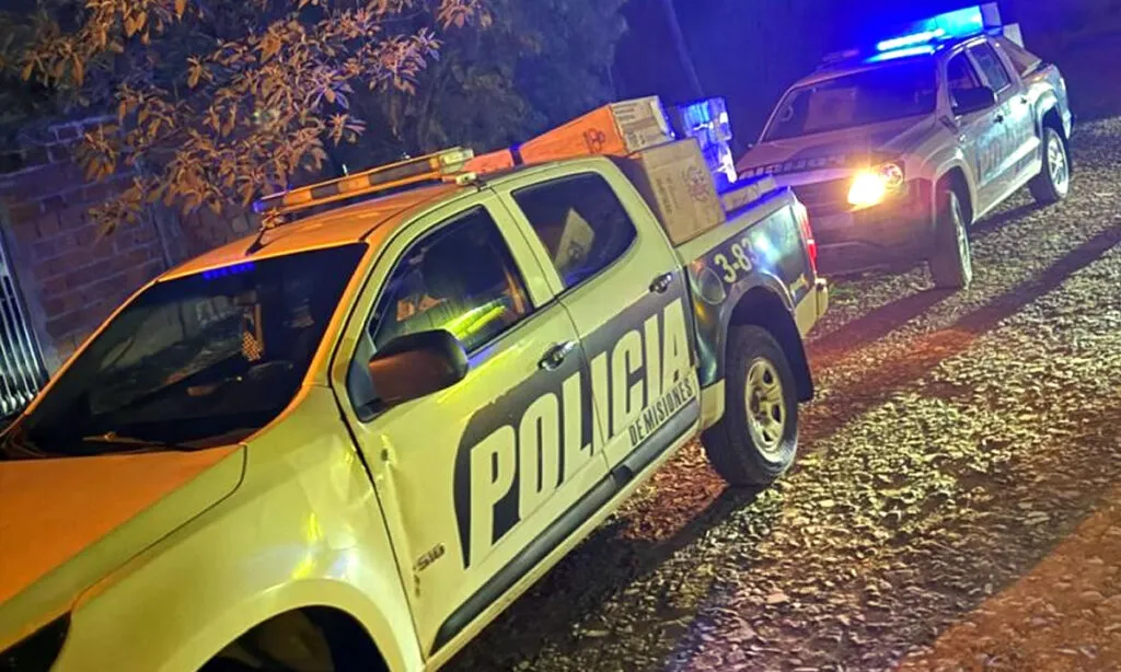 Operação da polícia argentina ocorreu na noite de sexta-feira. As caminhonetes foram roubadas no Brasil