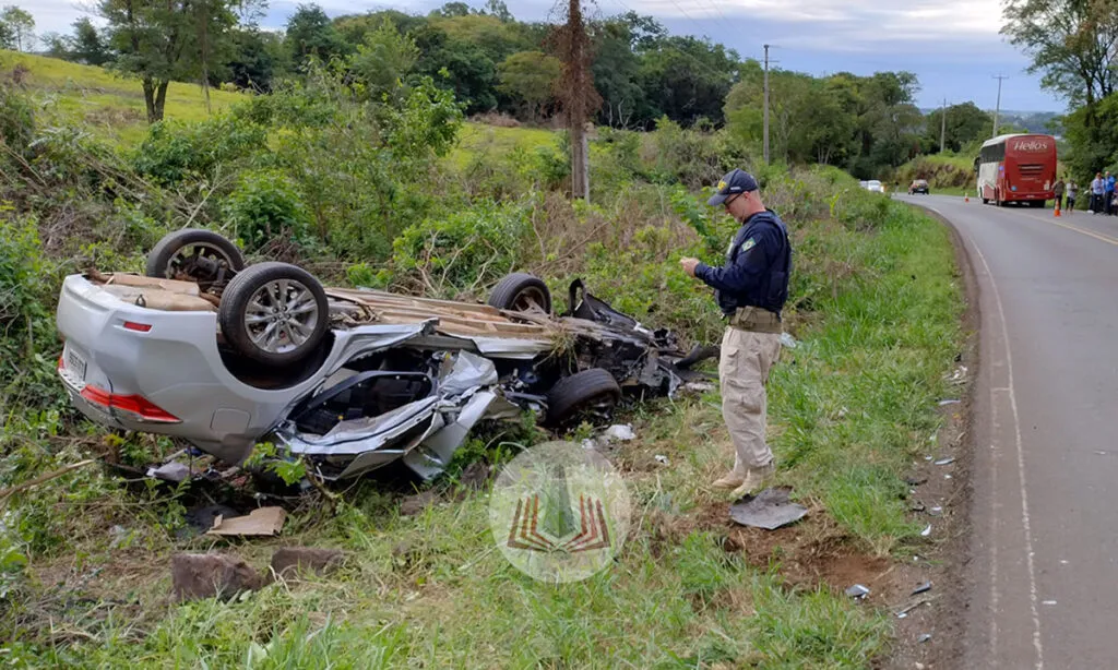 O motorista, um idoso de 70 anos, não resistiu aos ferimentos e morreu pouco depois de chegar ao hospital