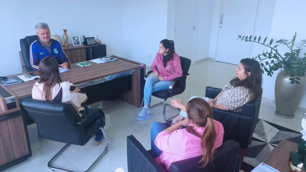 Em uma cerimônia realizada na quarta-feira, dia 23 de abril, a Prefeitura de Bom Jesus do Sul deu posse a duas novas servidoras públicas, aprovadas no Concurso Público nº 01/2023, para atuarem como Professoras de Educação Infantil no município
