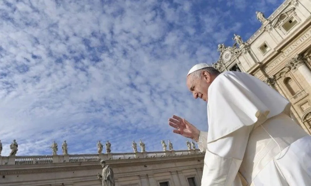 Veja o momento em que o Vaticano anuncia a morte do Papa Francisco - Vídeo 1 hbbth