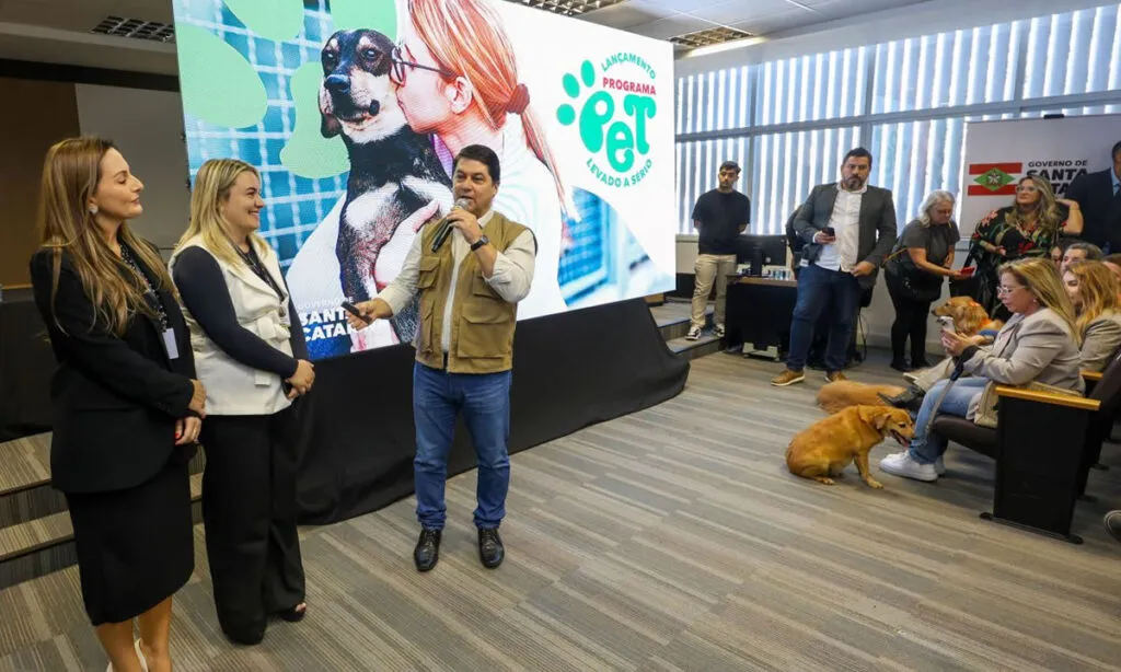 Lançamento do Programa Pet Levado a Sério, feito pelo Governador, vai investir R$ 18 milhões em 90 mil castrações até 2026, atendendo 281 municípios catarinenses