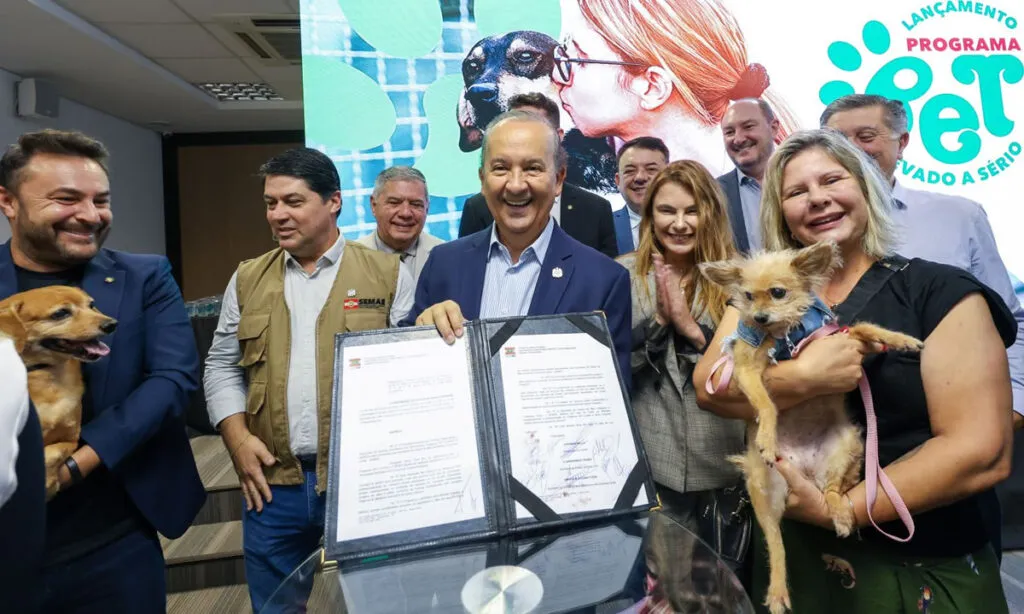 Lançamento do Programa Pet Levado a Sério, feito pelo Governador, vai investir R$ 18 milhões em 90 mil castrações até 2026, atendendo 281 municípios catarinenses