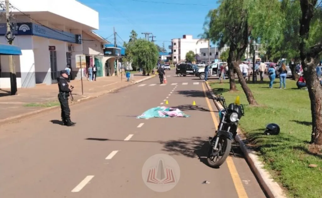 Homem morre após ser atropelado por motocicleta no centro de Bernardo de Irigoyen