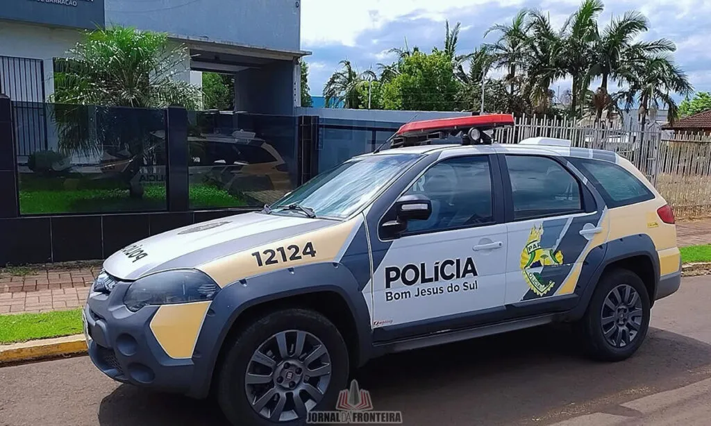 O rapaz foi preso na tarde desta quarta-feira, na Estrada Geral, nas proximidades da rotatória em direção à Linha Campinas 