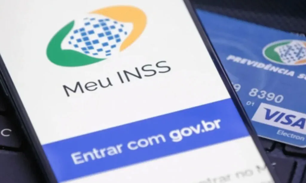 Pedidos de reembolso poderão ser feitos a partir desta quarta-feira. As notificações do governo para os aposentados começam a ser enviadas nesta terça