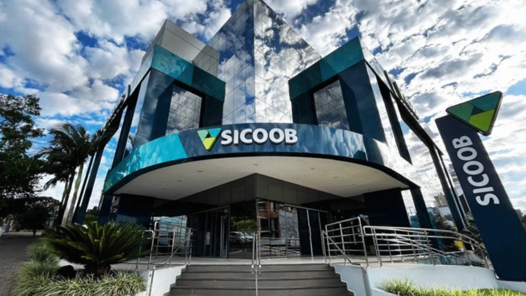 Cooperativa, que está entre as maiores do Brasil no sistema Sicoob e celebra recorde histórico no Plano Safra 24/25 