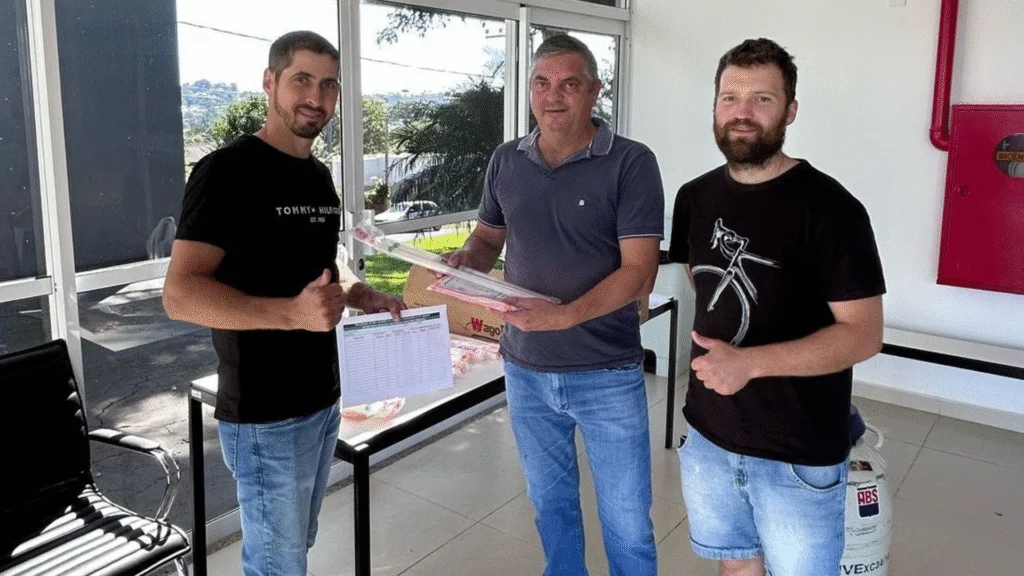 Insumos para inseminação bovina são distribuídos a produtores cerqueirenses