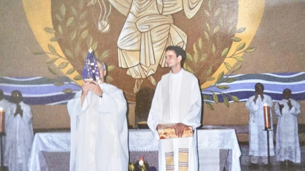 Atual líder da Igreja Católica, Papa Leão XIV visitou o Paraná como Frei Robert Prevost em 2004 e criou laços duradouros com comunidades agostinianas locais