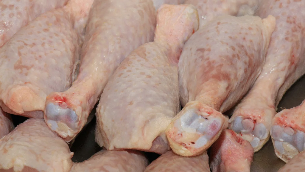 Com crescimento de 20,8% nas exportações de carnes in natura, o Paraná se destaca no comércio internacional em 2025, com China, Argentina e EUA como principais destinos