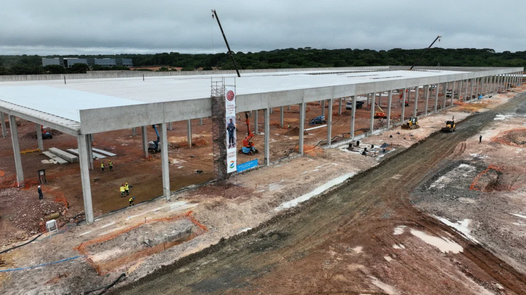 A LG investe mais de R$ 1,5 bilhão em nova fábrica no Paraná, que vai gerar mais de mil empregos e ampliar sua produção na América Latina.