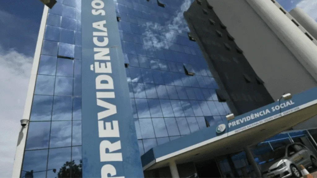 Ministro do TCU exige explicações do INSS sobre devolução de descontos indevidos a aposentados 1 crys 14 2