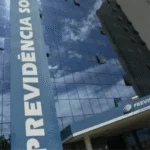 Ministro do TCU exige explicações do INSS sobre devolução de descontos indevidos a aposentados