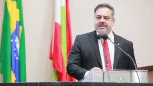 Deputado propõe medidas para IA, cibersegurança e clima em Santa Catarina
