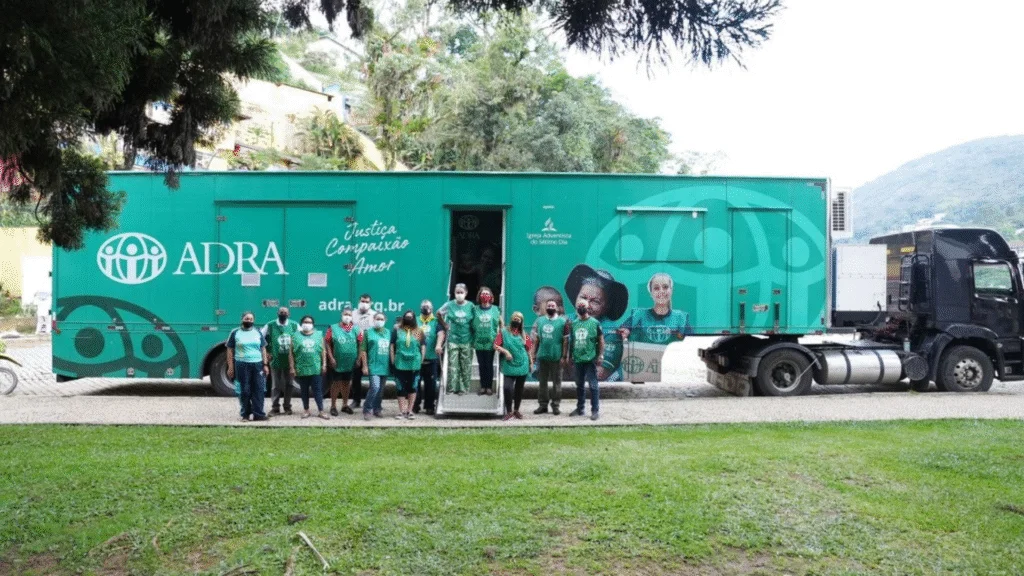 De guerras e desastres naturais a crises silenciosas, ONGs como ADRA, Médicos Sem Fronteiras e Cruz Vermelha levam ajuda e dignidade a quem mais precisa