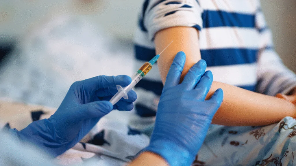 Casos de VSR e Influenza A aumentam no Paraná, com destaque para infecções em crianças e idosos, segundo monitoramento do Lacen e Rede Sentinela